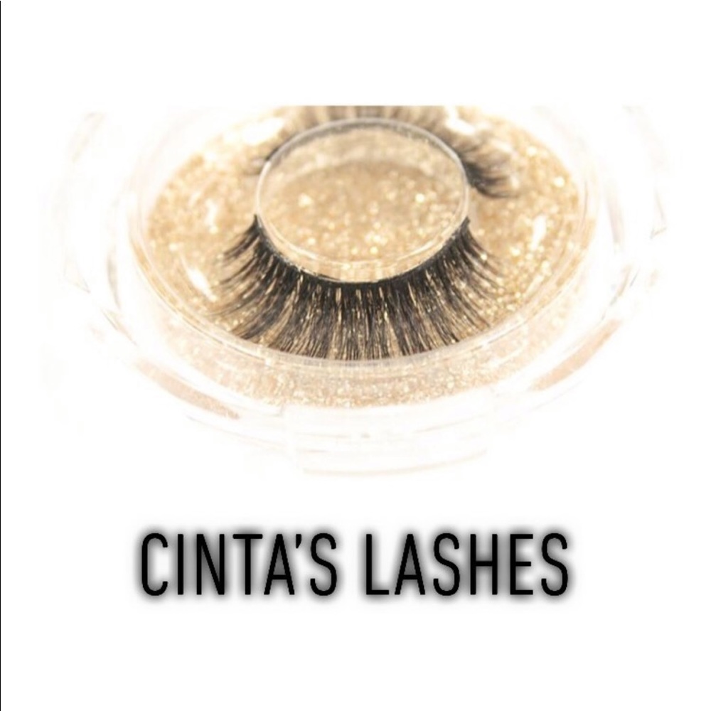Lashes - Picture 5 of 8